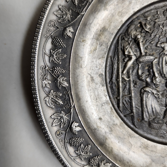West German SKS-ZINN Decorative Small Wine Making Scene Pewter Plate 4 1/4" - Picture 3 of 6
